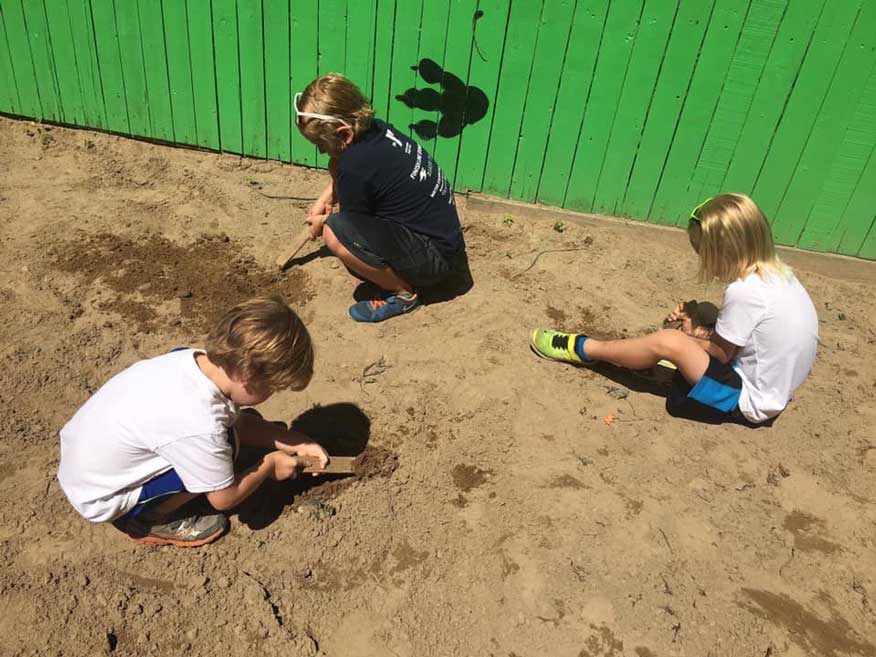 KidsDigging.jpg